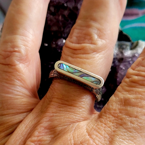 Beautiful sterling silver ring with genuine shell inlay. - Picture 4 of 8